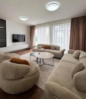 Luxury Penthouse 4 Bedrooms - B&B Pristina