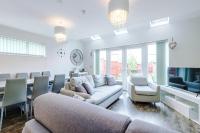 Newly Refurbished 4Bedroom Townhouse by the Etihad - B&B Manchester
