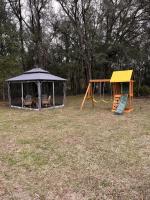 Modern 4BR Home with Wi-Fi & Garage Games - Bed and Breakfast Ocala