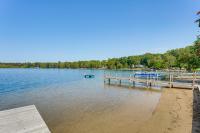 13 Mi to South Haven: Lakefront Retreat w/ Dock! - Chambres d'hôtes Grand Junction