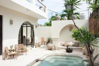 Villa Bella - Stylish 3-Bedroom Oasis with Mediterranean Charm - Bed and Breakfast Canggu