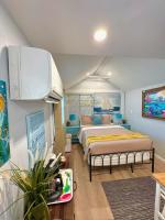 Stylish Retreat Walk 2Dtwnbeach BikesPatio - Bed and Breakfast St. Petersburg