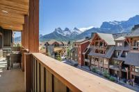 Spacious Rockies Escape near Banff Hot tub and Gym - B&B Canmore