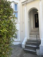Snug by the Shore in Southsea - B&B Portsmouth