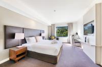 Elevated Waterfront Living on the Esplanade's Edge - B&B Darwin