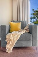 Elevated Waterfront Living on the Esplanade's Edge - B&B Darwin