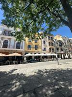 Lovely 2 bedrooms apartment main square Plasencia - Bed and Breakfast Plasencia