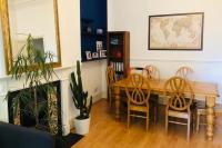 1 Bedroom Flat Sleeps 4 -Free Onsite Parking -WiFi - Chambres d’hôtes Londres
