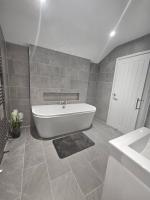 Spacious House wParking - B&B Kirton