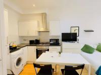 Specious studio flat in great Location - Bed and Breakfast Londen
