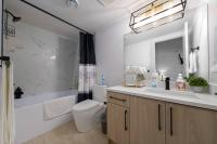 Modern Suite by Hospital 2 Near Transit, Wi-Fi, Netflix - Chambres d'hôtes Edmonton