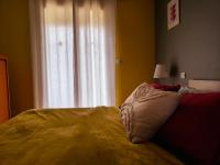 Chambre spacieuse avec bureau et balcon - B&B Millas