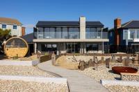 Luxury Seafront Family Home - Indoor Pool - B&B Earnley