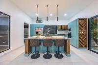 Uvita-New luxury-sleeps 6-private pool-huge patio - B&B Uvita