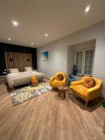 Chambre privée avec salle de bain - B&B Domagné