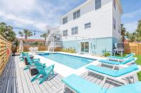 Saltwater Pool, Arcade & Hot Tub - Steps to Beach - Bed and Breakfast Saint Augustine