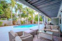 100' from the beach, Charming 1BR Beachside Retreat - Bed and Breakfast Siesta Key