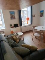 Très joli appartement rénové sur la digue de Malo Dunkerque, capacité 2 ou famille 4 personnes, Mezzanine pour les enfants! - B&B Dunkirk