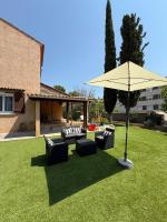 Family Apartment by the Sea with Garden - B&B La Londe-les-Maures