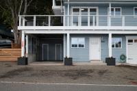 Hood Canal Escape- upscale meets the rocky shores! - B&B Belfair