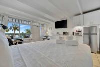 Sunset Suite Heated Pool Tennis & Gym Balcony - B&B Ruskin