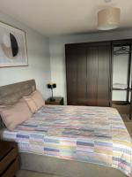 Large bedroom near to the center - Chambres d'hôtes Cork