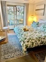 OceanBreeze50 Stylish Garden Route Stay in Central Mossel Bay - B&B Mossel Bay