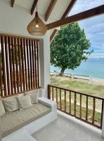 Kupu Kupu Villas Mentawai - B&B Katiet