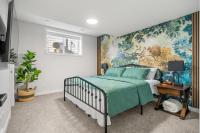 King Bed, Full Kitchen, Self Check-In Free Parking, Family Dining, Washer Dryer - Bed and Breakfast Calgary