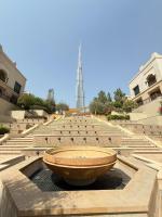 Souk Al Bahar Dubai Fountain and Burj Khalifa view from the Balcony, 2 mins walk to Dubai Mall by Norbu Holiday Homes - Chambres d'hôtes Dubaï