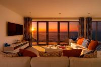 The Sea House - Ultimate Seafront Living & Sunsets - Ferienwohnung Selsey
