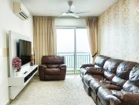 Apartamento de 3 dormitorios con balcón