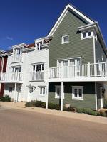 Stylish 4BR Apt Serene and Central - B&B Burghfield