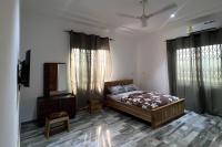 5 Bedroom House Sleeps 12 -Balcony -Hired security - B&B Accra