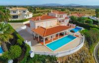 Bay View Villa in Vale da Lama - B&B Odiáxere