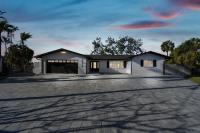 Waterfront Home with Heated Pool 2 Miles from Beaches - Chambres d'hôtes St. Petersburg