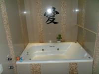 Chambre Lit Queen-Size avec Baignoire Spa et Sauna