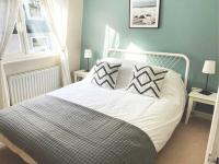 Very Central - 3 Bedrooms, Sleeps 6, garage & terrace - B&B Dartmouth