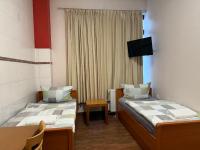 Camera Doppia con Letti Singoli e Bagno in Comune