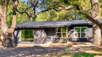 10 Min to Downtown - Modern 6 Bedroom 3 Bath Oasis - Yard Games - B&B Austin