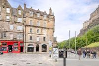 1 Bed in the heart of Grassmarket with Castle Views - Chambres d’hôtes Édimbourg