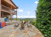 Mid-Century Decor Cabin with Stunning Views - B&B Waynesville