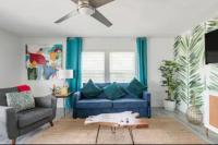 Beach House with Huge Deck and Great Views - Bed and Breakfast Galveston