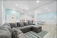 Stunning beach house with huge game room, close to beach - Chambres d’hôtes Galveston