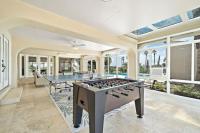 Huge, spacious villa with private pool and game room on 5 acres - Chambres d’hôtes Galveston