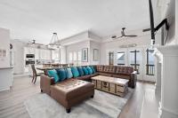 Jaw-dropping bayfront home with panoramic water views, boat slip, and cowboy pool - B&B Galveston