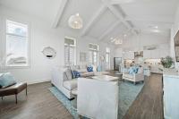 Modern beach home with the best views of West Bay - Chambres d'hôtes Galveston