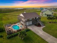 Secluded oasis with private pool and game room - B&B Galveston