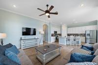 Beautiful bay home with breathtaking views from two decks and boardwalk with fishing pier - Chambres d'hôtes Galveston