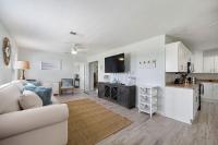 Cozy and charming getaway with deck, close to beach - B&B Crystal Beach